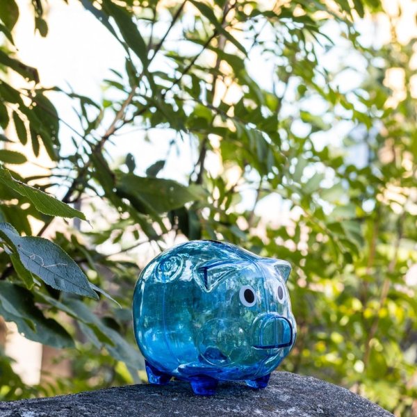 Tuleva kesä on kevyempi, kun kirjanpito ei paina mieltä!💭 Meidän asiakkaidemme ei tarvitse miettiä, tuliko palkat ma...